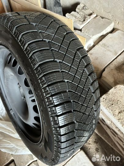 Pirelli Ice Zero FR 2.25/4.5 R4 19B