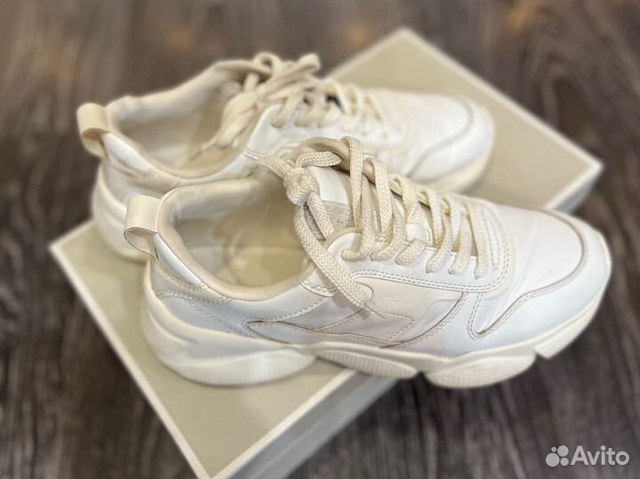 Кроссовки женские tamaris