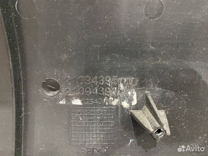 Брызговик левый Renault T 21094395