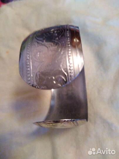 Браслет металлический серебристого цвета