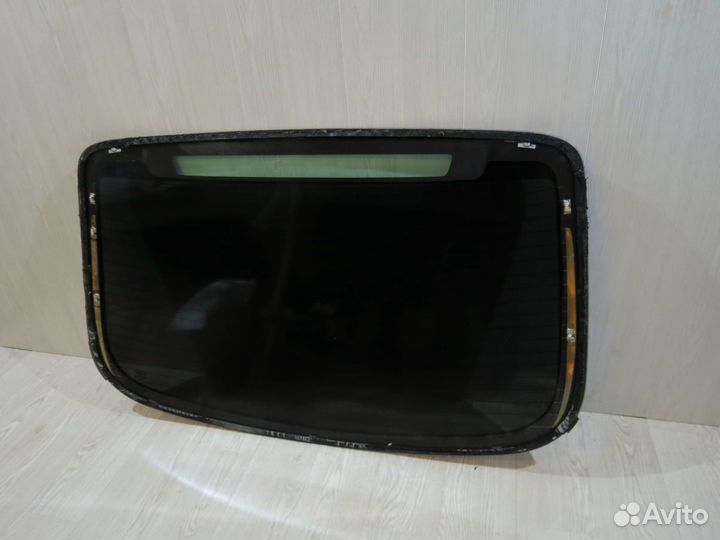 Стекло заднее Kia Quoris