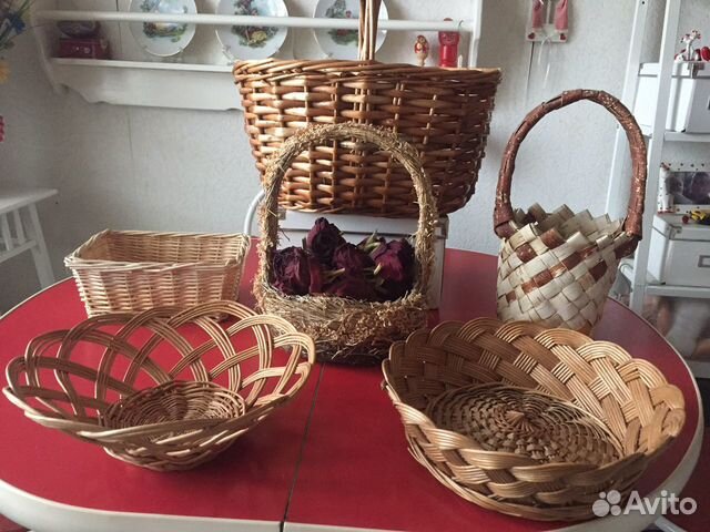 Корзины и вазы плетеные разные