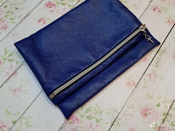 Женская сумка клатч на молнии синяя