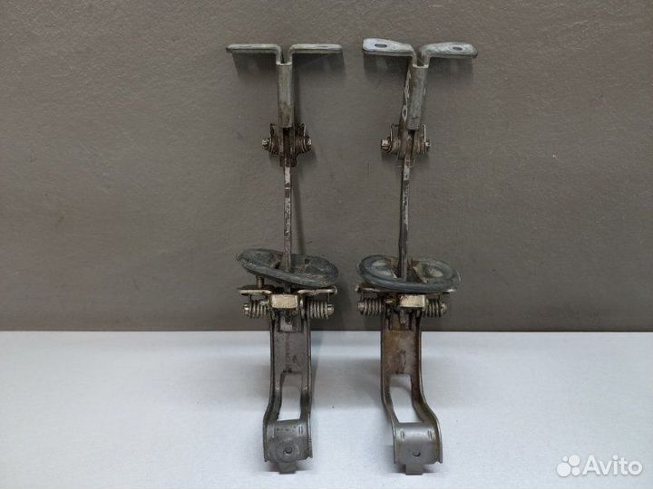 Ограничитель двери задний LADA Largus 2012