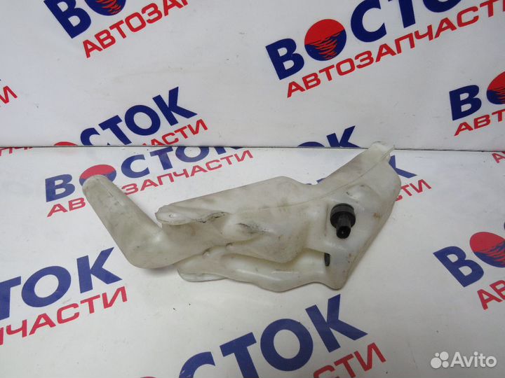 Бачок омывателя subaru traviq XM182, XM220