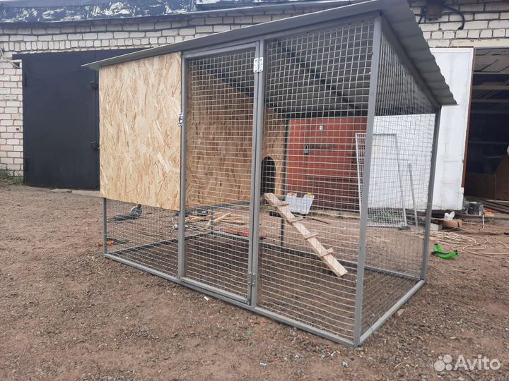 Домик для курицы и кроликов