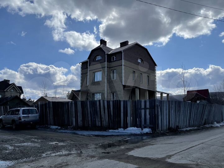 Коттедж 413,8 м² на участке 10 сот.