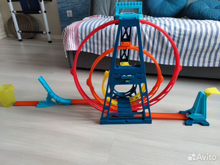 Игровой набор Hot Wheels Тройная петля GLC96