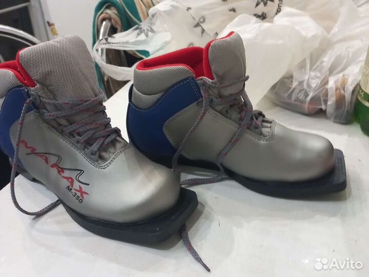 Лыжные ботинки,лыжи и палки