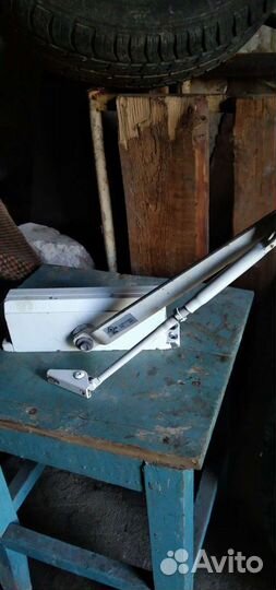 Доводчик дверной