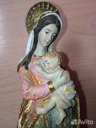 Статуэтка Мадонна с младенцем