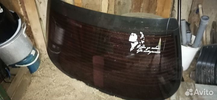 Заднее стекло tayota cresta