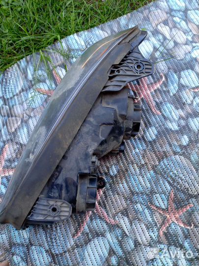 Фара передняя Hyundai Elantra