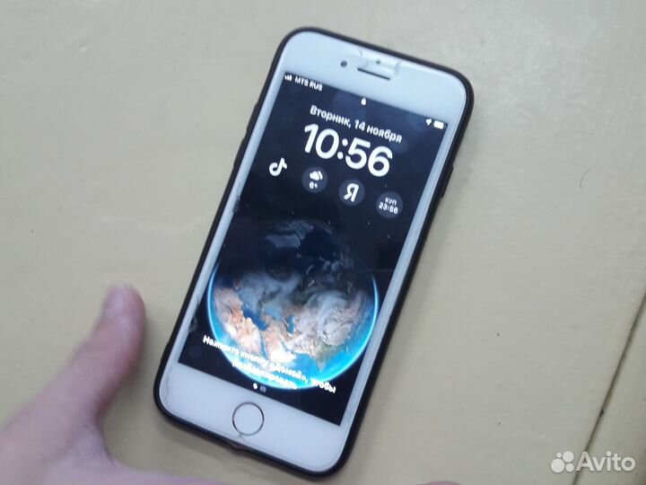 iPhone 8, 64 ГБ