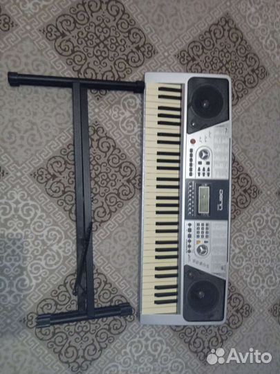 Продаю синтезатор
