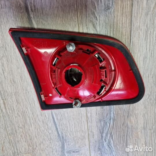 Фонарь задний внутренний правый VW Passat B6 униве