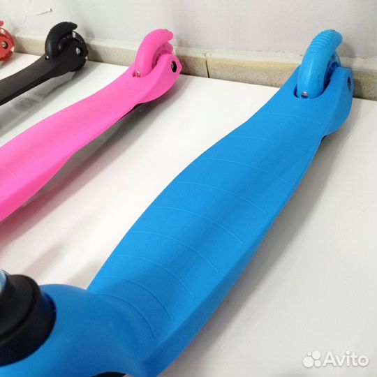 Самокат трехколесный