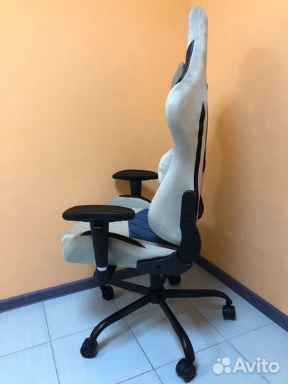 Офисное компьютерное кресло
