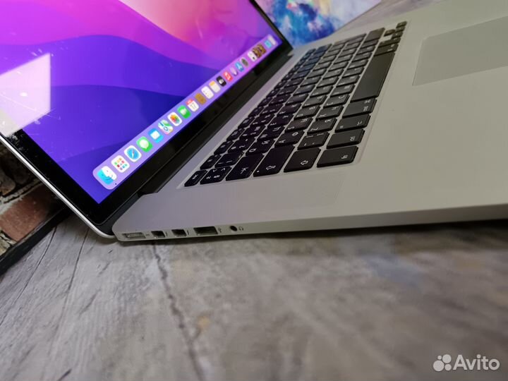 Apple MacBook Pro 15 Core i7/16озу/SSD Как Новый