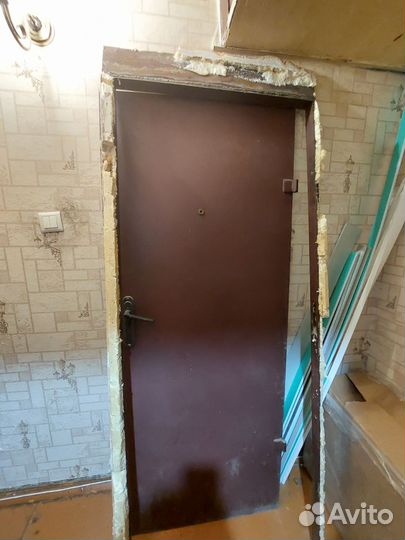 Дверь входная металлическая правая б/у