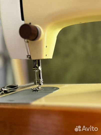 Швейная машинка Чайка 132М