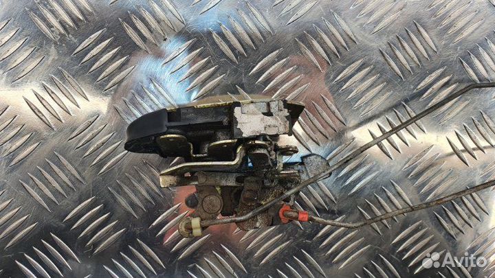 Замок боковой двери задний левый Kia Spectra седан