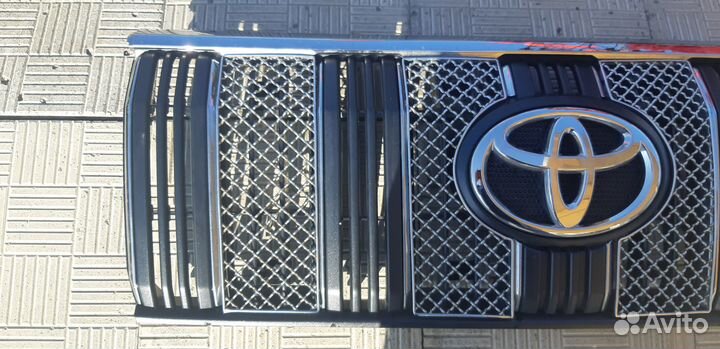 Решетка радиатора Toyota Land Cruiser Prado 150