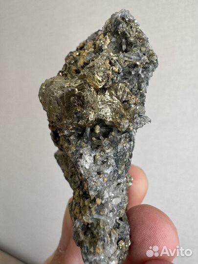 Минерал пирит, кварц, природные