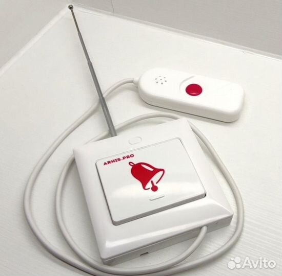 Кнопка вызова персонала с выносной кнопкой в руку