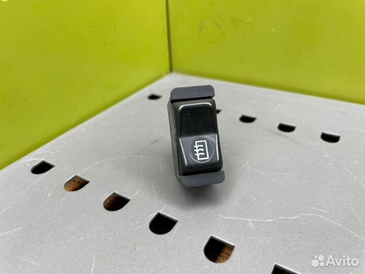 Кнопка обогрева заднего стекла Mercedes W123 M102