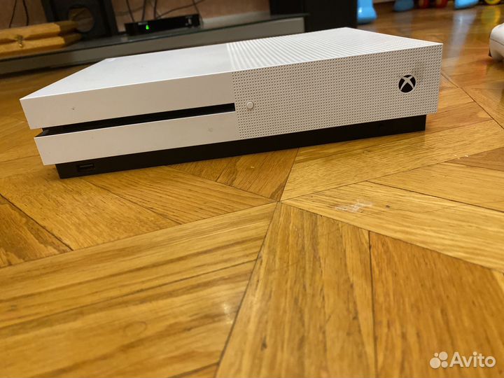 Xbox one 2 гемпада + 4 игры
