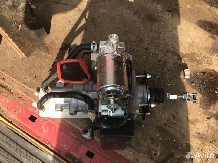 Главный тормозной Toyota Sienna 2,5h 2021г