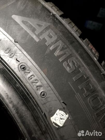 Armstrong Ski-Trac S 215/60 R16