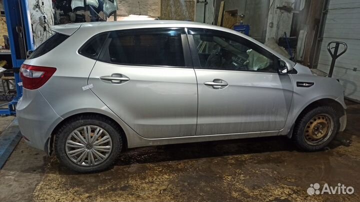 Планка стекла двери задней правой Kia Rio 3 83241