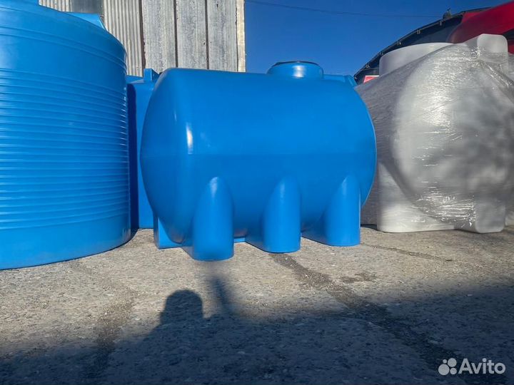 Горизонтальная пластиковая емкость,бак,резервуар