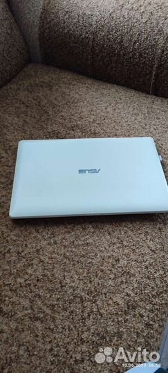 Нетбук asus X200M