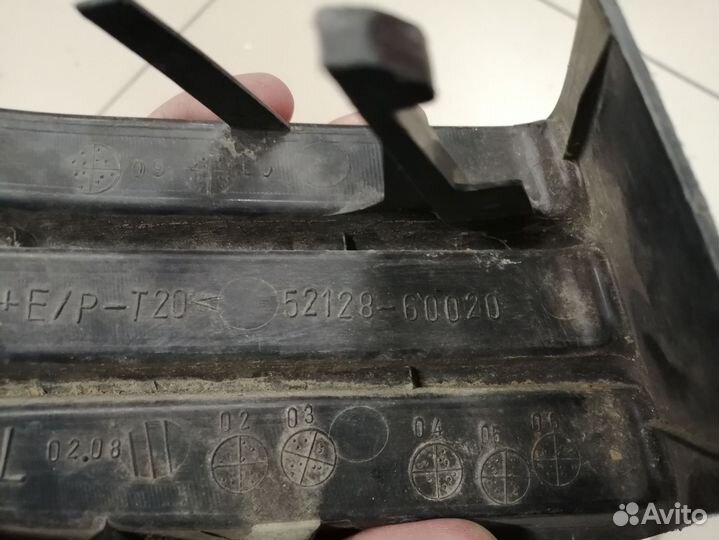 Заглушка в бампер левая Toyota Prado 5212860020