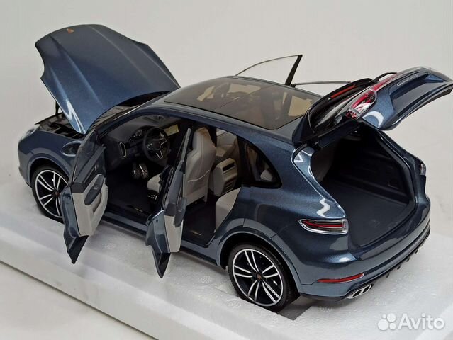 Porsche Cayenne Turbo S 2017 Minichamps 1:18