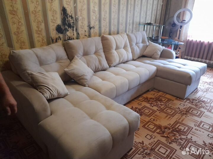 Большой п-образный диван