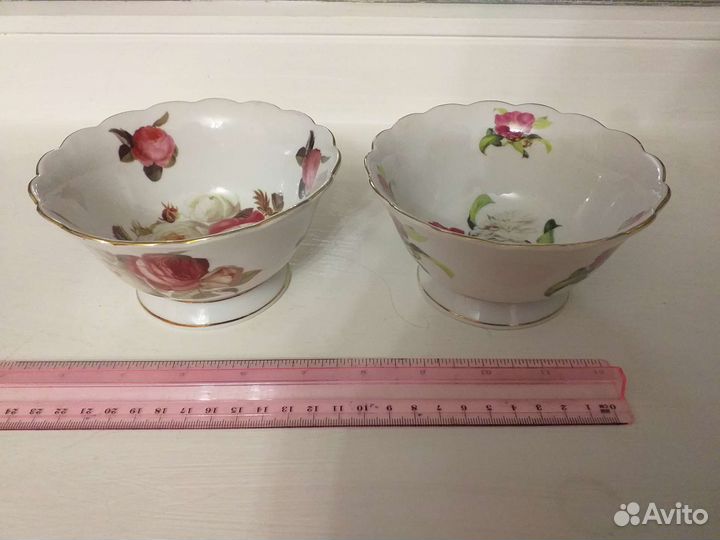 Графин, ложки, вилки, салатники, тарелки