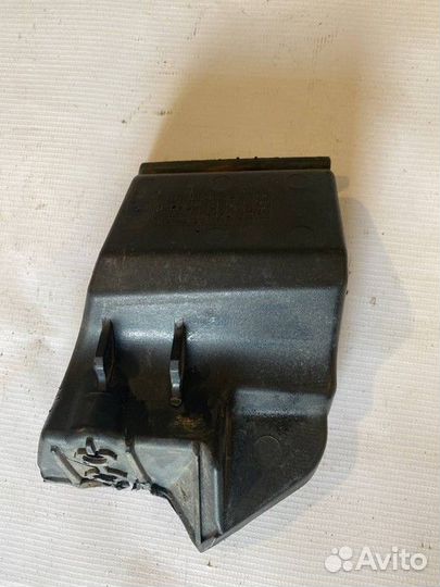 Кронштейн переднего бампера правый