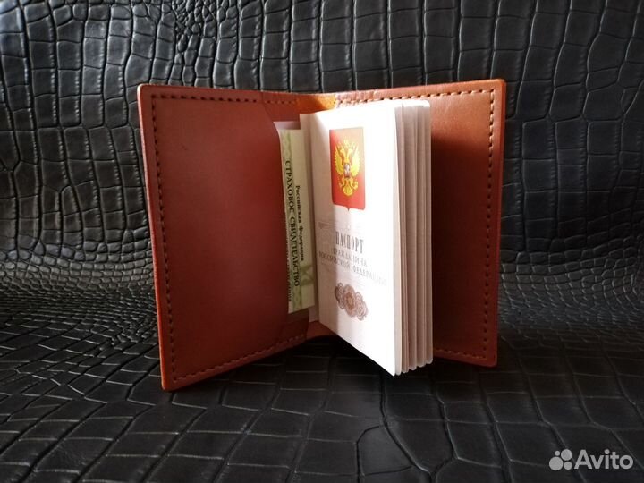 Кожаная обложка на паспорт ручной работы