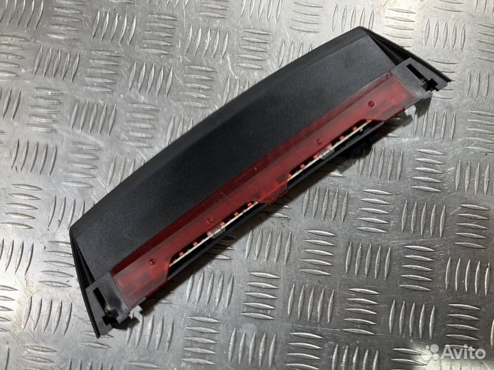 Дополнительный стоп-сигнал Audi A8 D4/4H 2012