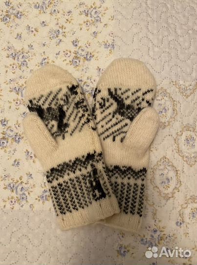 Варежки вязаные с рисунком