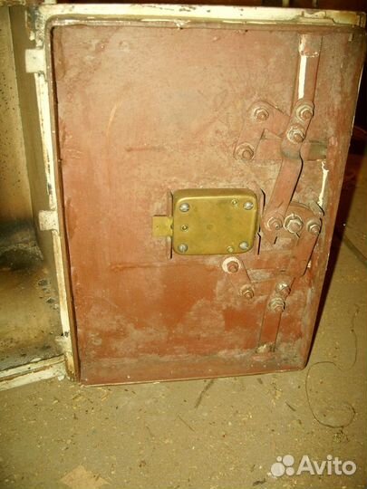 Сейф старинный