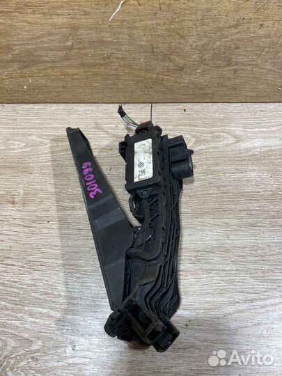 Педаль газа Volkswagen Passat B6 301099