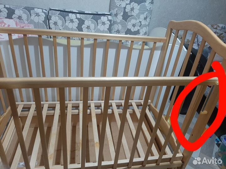 Детская кроватка с маятником и с ящиком