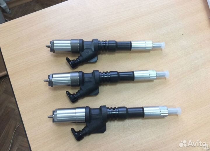 Фоpсунки на Экскавaтop jсв JS180