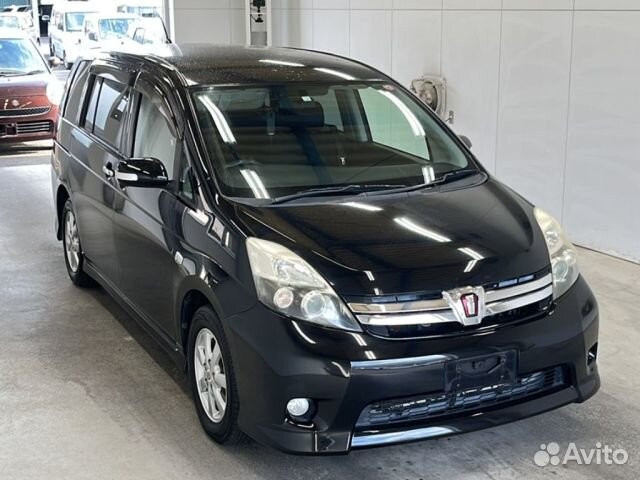 Toyota Isis 1.8 CVT, 2012, 76 000 км