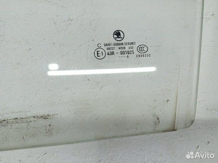 Стекло переднее левое Skoda Fabia 1.2 cgpa 2010
